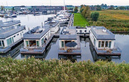 Beautiful Ship/boat in Aalsmeer With 2 Bedrooms and Wifi