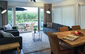 Living room - Beautiful Ship/boat in Aalsmeer With 2 Bedrooms and Wifi (Aalsmeer)