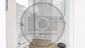 A modern bathroom with a shower, toilet, and a trash bin. - Beautiful Ship/boat in Aalsmeer With 2 Bedrooms and Wifi (Aalsmeer)