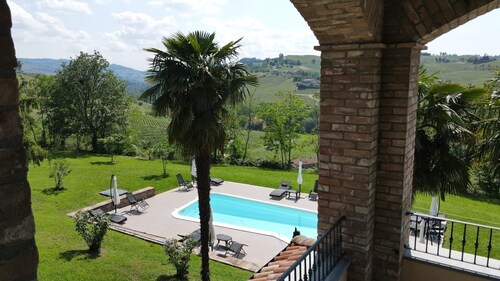 The Country House, totally exclusive for groups and family units.
