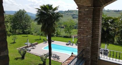 The Country House, totally exclusive for groups and family units.