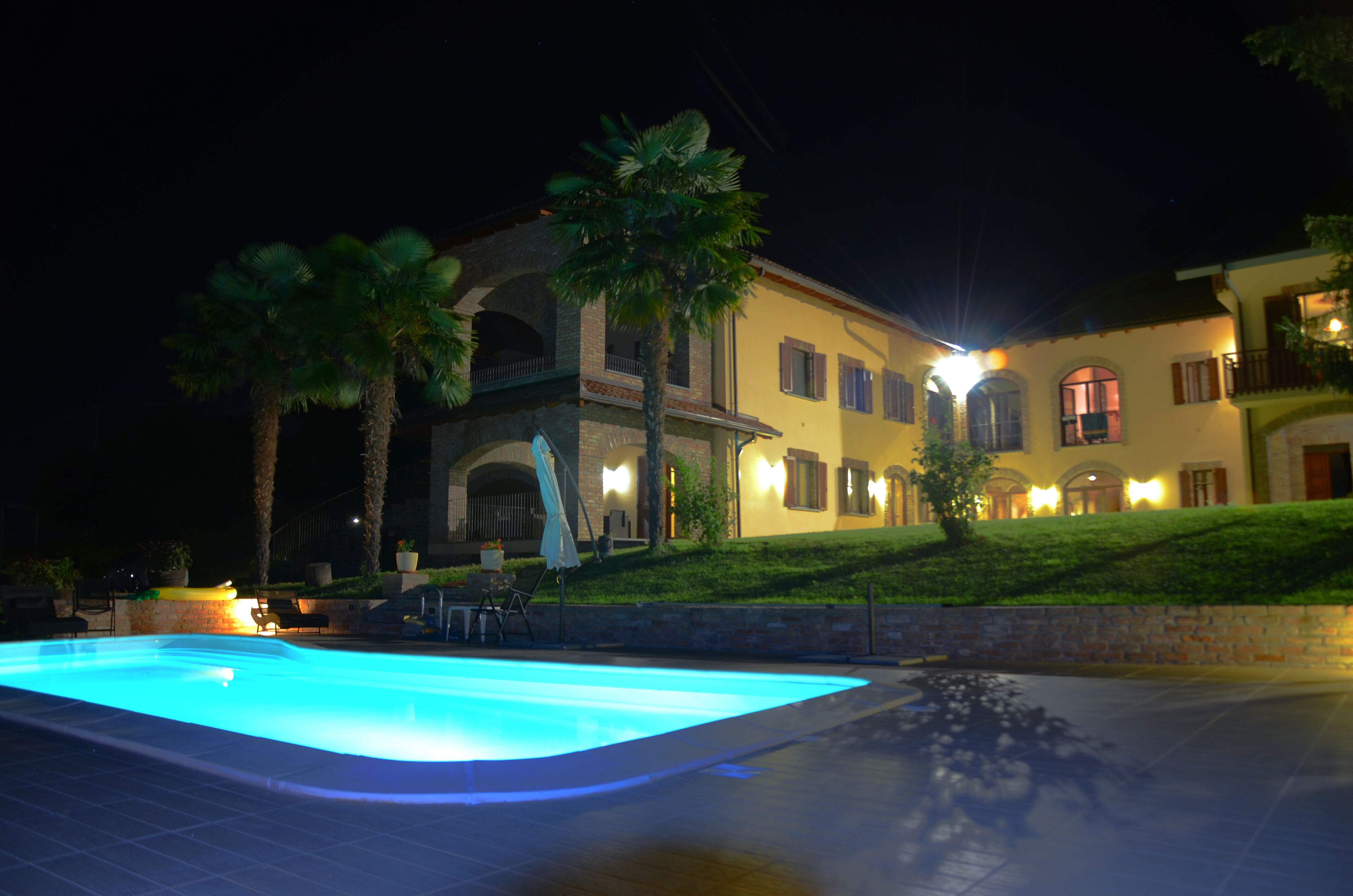 Country house with swimming pool and panoramic views of the Unesco hills