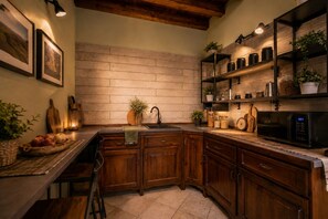 Coffee/tea maker, fridge, microwave, oven - The Country House, totally exclusive for groups and family units. (Piemonte)