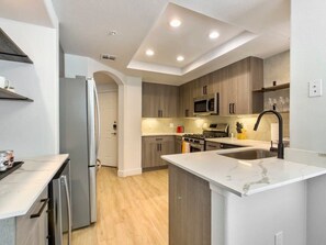 Fridge, microwave, oven, stovetop - CozySuites at Kierland Commons by golf course! (Scottsdale)