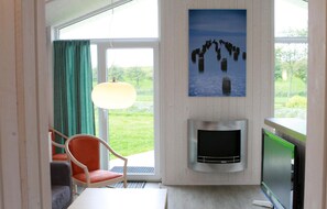 Ferienhaus | Wohnzimmer | Fernseher, Kamin