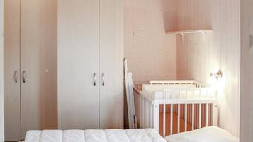 House | 2 bedrooms, free WiFi, bed sheets