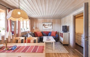 Apartment | Living room | TV - Beautiful Apartment in Sysslebäck With 2 Bedrooms and Wifi (Sysslebäck)