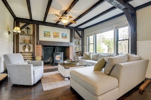 TV, books - Historic Home w/ Modern Updates on < 4 Acres (Royalston)