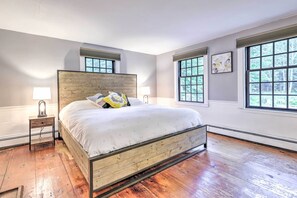4 bedrooms, desk, iron/ironing board, WiFi - Historic Home w/ Modern Updates on < 4 Acres (Royalston)