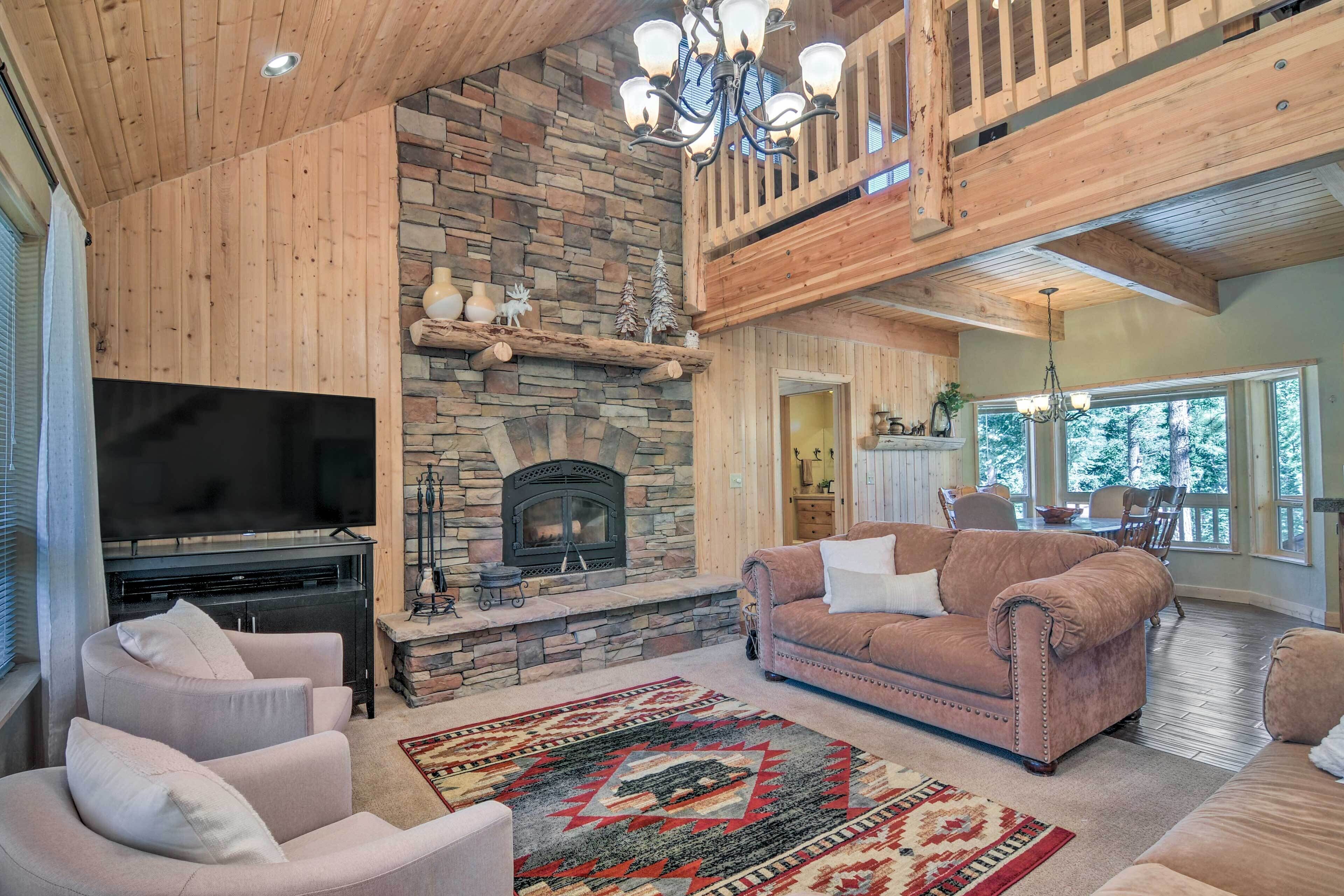 Duck Creek Village Cabin: Hike, Ski, & Bike!