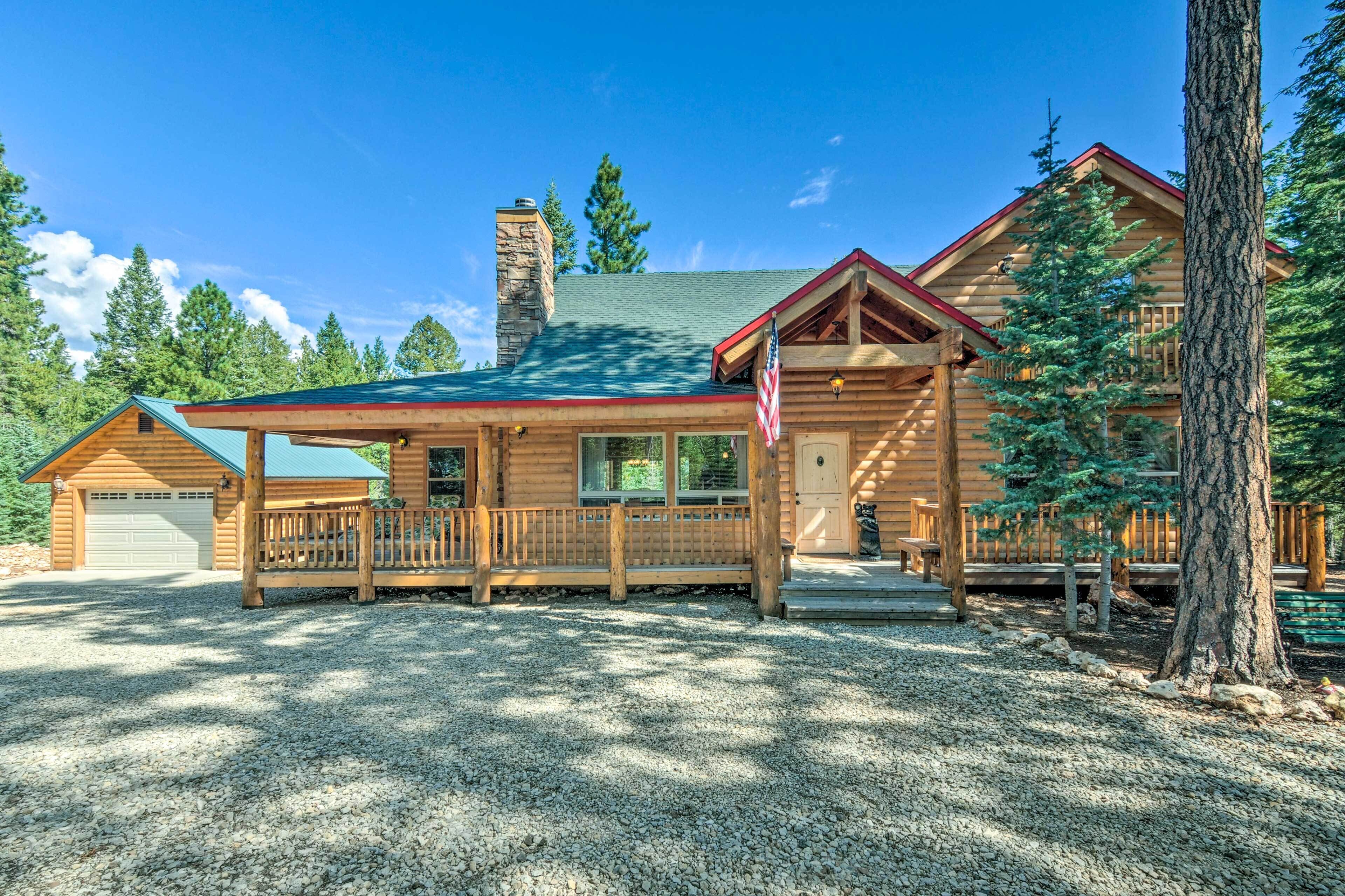 Duck Creek Village Cabin: Hike, Ski, & Bike!