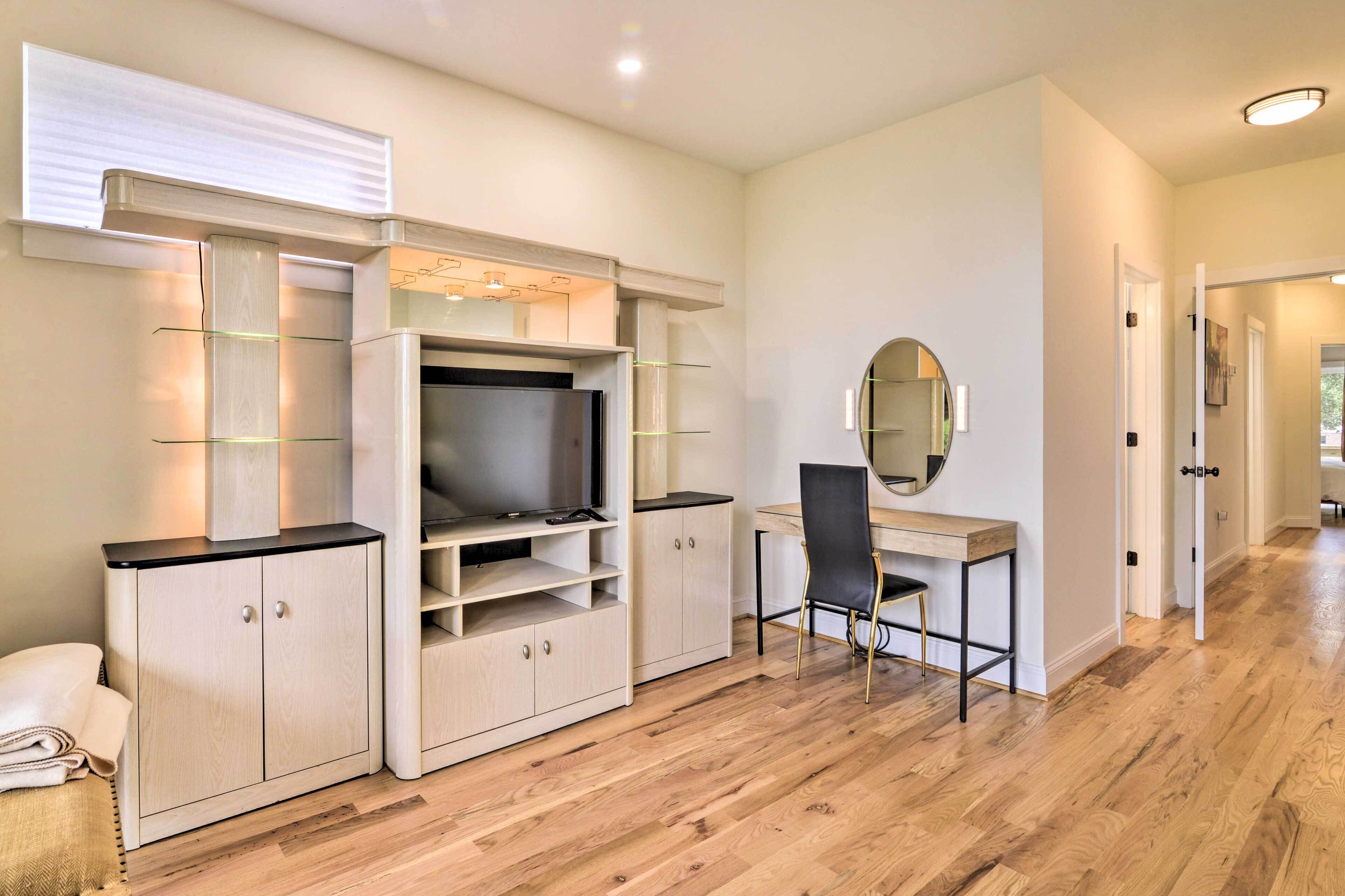 Beachfront Norfolk Paradise: Outdoor Shower!