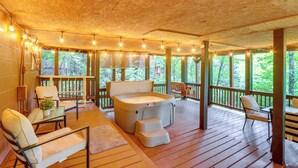 A wooden deck with a hot tub, seating, and string lights. - 'Deer Haven' Cabin: 5 Mi to Dtwn Blue Ridge! (Blue Ridge)