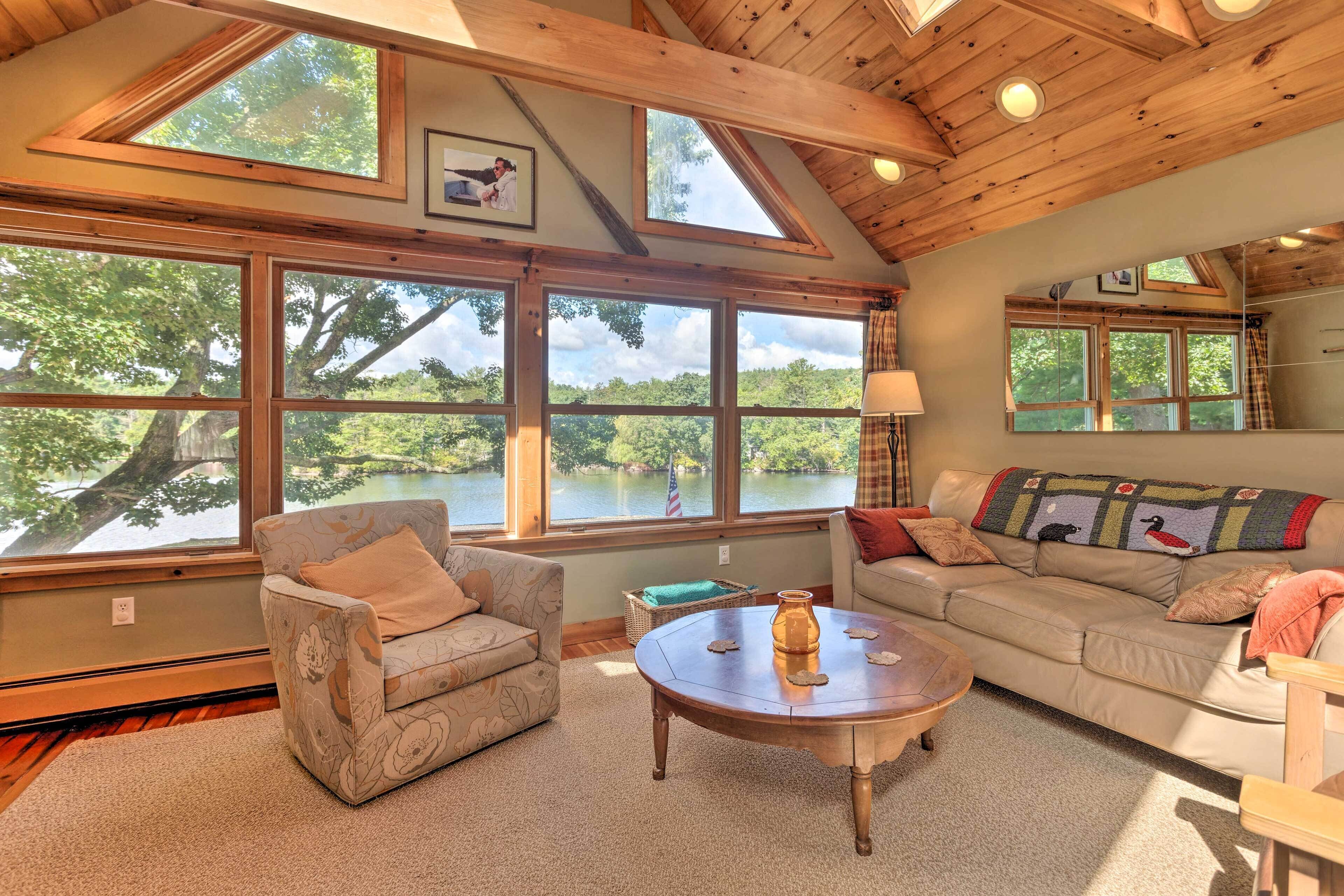 Beautiful Lakeside Milford Family Home & Deck