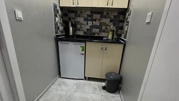 Habitación individual económica | Cocina privada | Frigobar