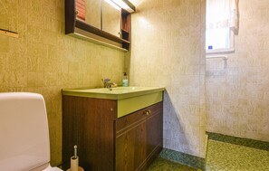 House | Bathroom - Awesome Home in Kalv With 3 Bedrooms and Wifi (Kalv)