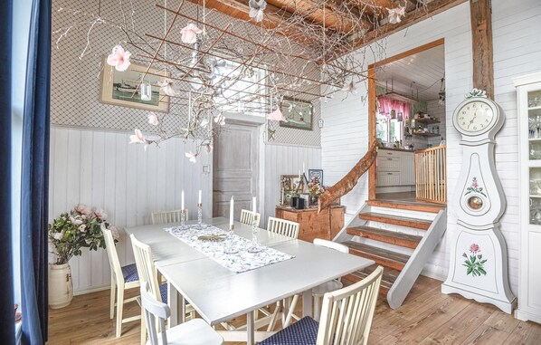 House | Living room | TV - Beautiful Home in Vara With 4 Bedrooms and Wifi (Vara)