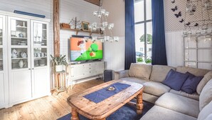 House | Living room | TV - Beautiful Home in Vara With 4 Bedrooms and Wifi (Vara)