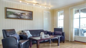 Apartment | Living room - Stunning Apartment in Valevåg With 2 Bedrooms and Wifi (Sveio)
