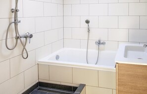 Apartment | Bathroom