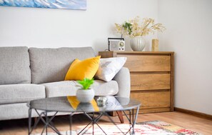Huis (Awesome home in Trnovec with WiFi and) | Woonkamer | Een smart-tv
