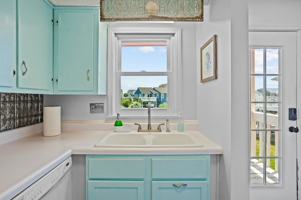 Combined shower/bathtub, hair dryer, towels, soap