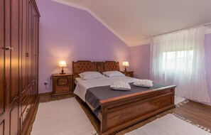 Apartment | 3 bedrooms, free WiFi, bed sheets