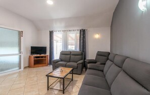 Apartment | Wohnzimmer | Smart-TV, Tischtennisplatte