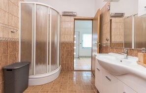 Apartment | Bathroom