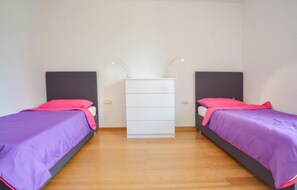 2 bedrooms, free WiFi, bed sheets - Stunning Apartment in Rovinj With Wifi and 2 Bedrooms (Rovinj)