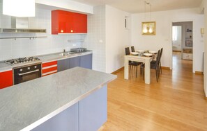 Apartment | Eigene Küche | Kühlschrank, Kochgeschirr/Geschirr/Besteck