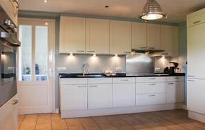 Private kitchen - Awesome Home in Boekel With 4 Bedrooms, Sauna and Wifi (Boekel)