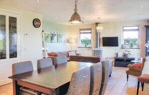 Living room - Awesome Home in Boekel With 4 Bedrooms, Sauna and Wifi (Boekel)