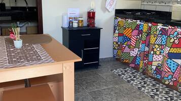 Leilighet – standard | Eget kjøkken | Kjøleskap, mikrobølgeovn, kokeplater og vannkoker