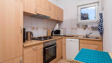 Departamento | Cocina privada | Refrigerador y utensilios de cocina
