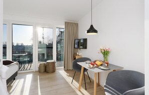 Apartment | Living room | Smart TV - Stunning Apartment in Lembruch/dümmer See With Wifi and Indoor Swimming Pool (Lembruch)