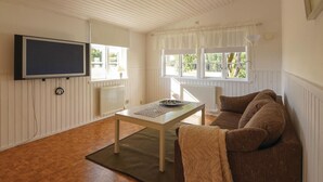 House | Living room | TV - Beautiful Home in Tösse With 2 Bedrooms and Wifi (Tösse)
