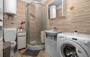 Apartment | Bathroom