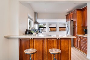 Fridge, microwave, oven, stovetop - Perch - Queen Ann Vintage Charm: Spacious & Cozy 3BR/2BA Home (Seattle)