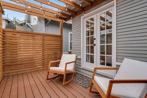 Terrace/patio - Perch - Queen Ann Vintage Charm: Spacious & Cozy 3BR/2BA Home (Seattle)
