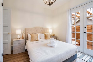 3 bedrooms, desk, iron/ironing board, free WiFi - Perch - Queen Ann Vintage Charm: Spacious & Cozy 3BR/2BA Home (Seattle)