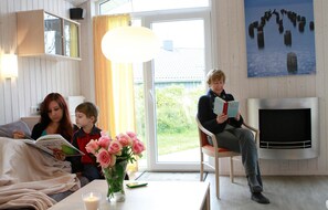 House (Deichblick 7 - Dorf 2) | Living room | TV