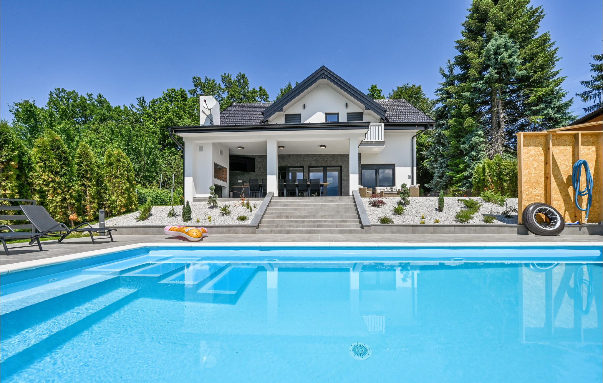 Hồ bơi trong nhà, hồ bơi ngoài trời 