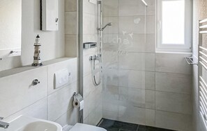 Apartment | Bathroom
