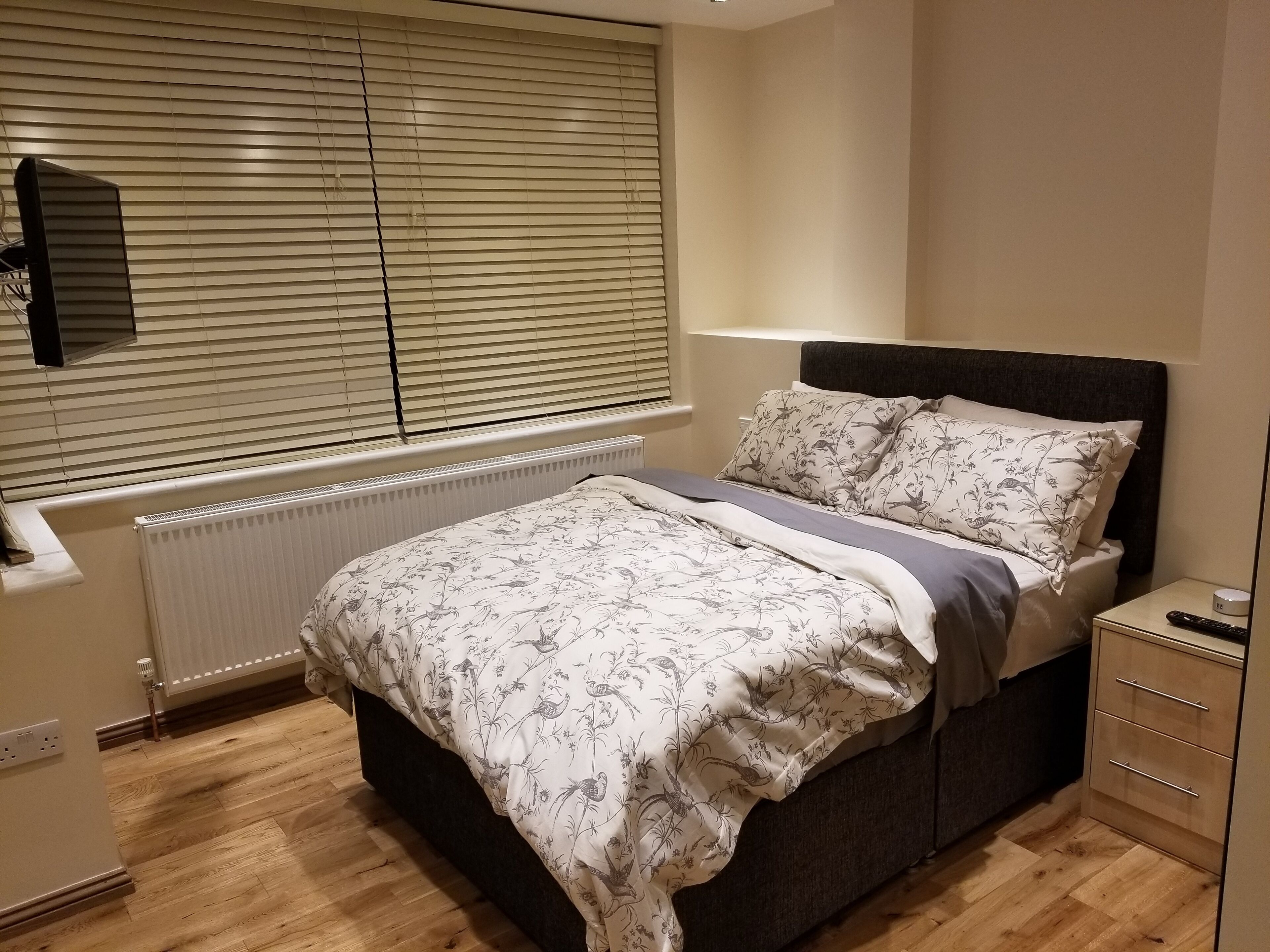 1 slaapkamer, een kluis op de kamer, een strijkplank/strijkijzer