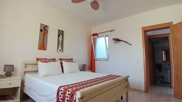 City Apartment | 1 bedroom, hypo-allergenic bedding, blackout curtains