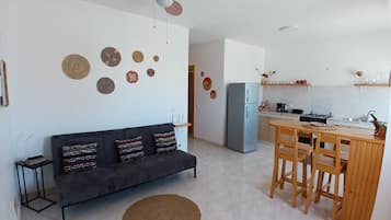 Căn hộ trung tâm thành phố | Khu phòng khách | Smart TV 60-cm có truyền hình cáp, TV