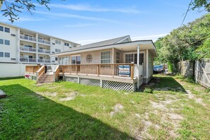 Exterior - Soul Shine - Pet Friendly - Directly Across From the Beach (North Myrtle Beach)