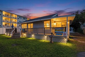 Exterior - Soul Shine - Pet Friendly - Directly Across From the Beach (North Myrtle Beach)