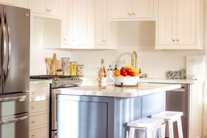 Fridge, oven, dishwasher, coffee/tea maker